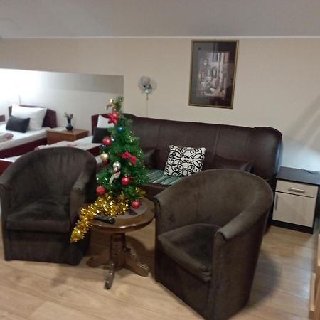 Apartments & Rooms -Mdl Lazic Belgrado Esterno foto