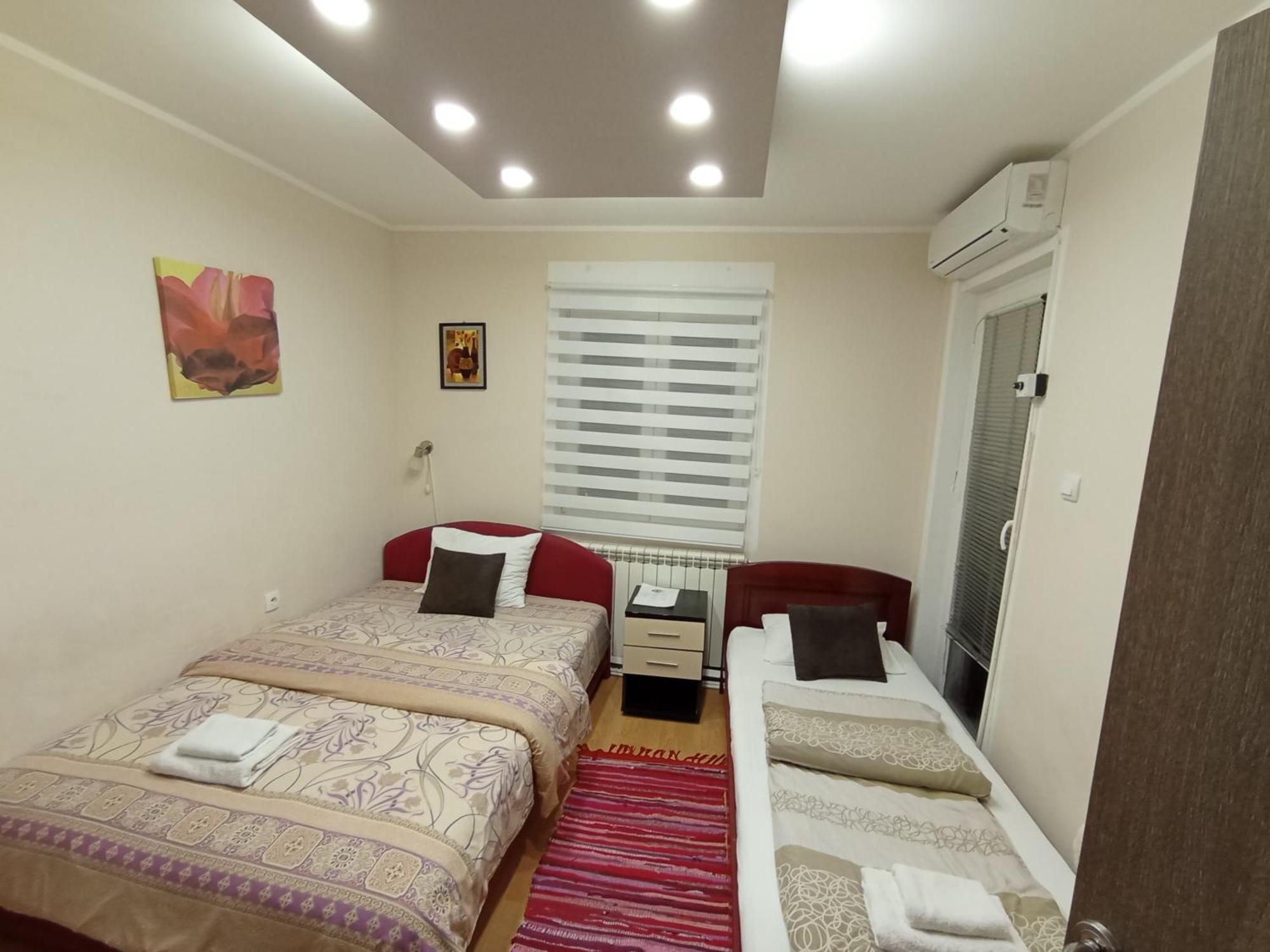 Apartments & Rooms -Mdl Lazic Belgrado Esterno foto