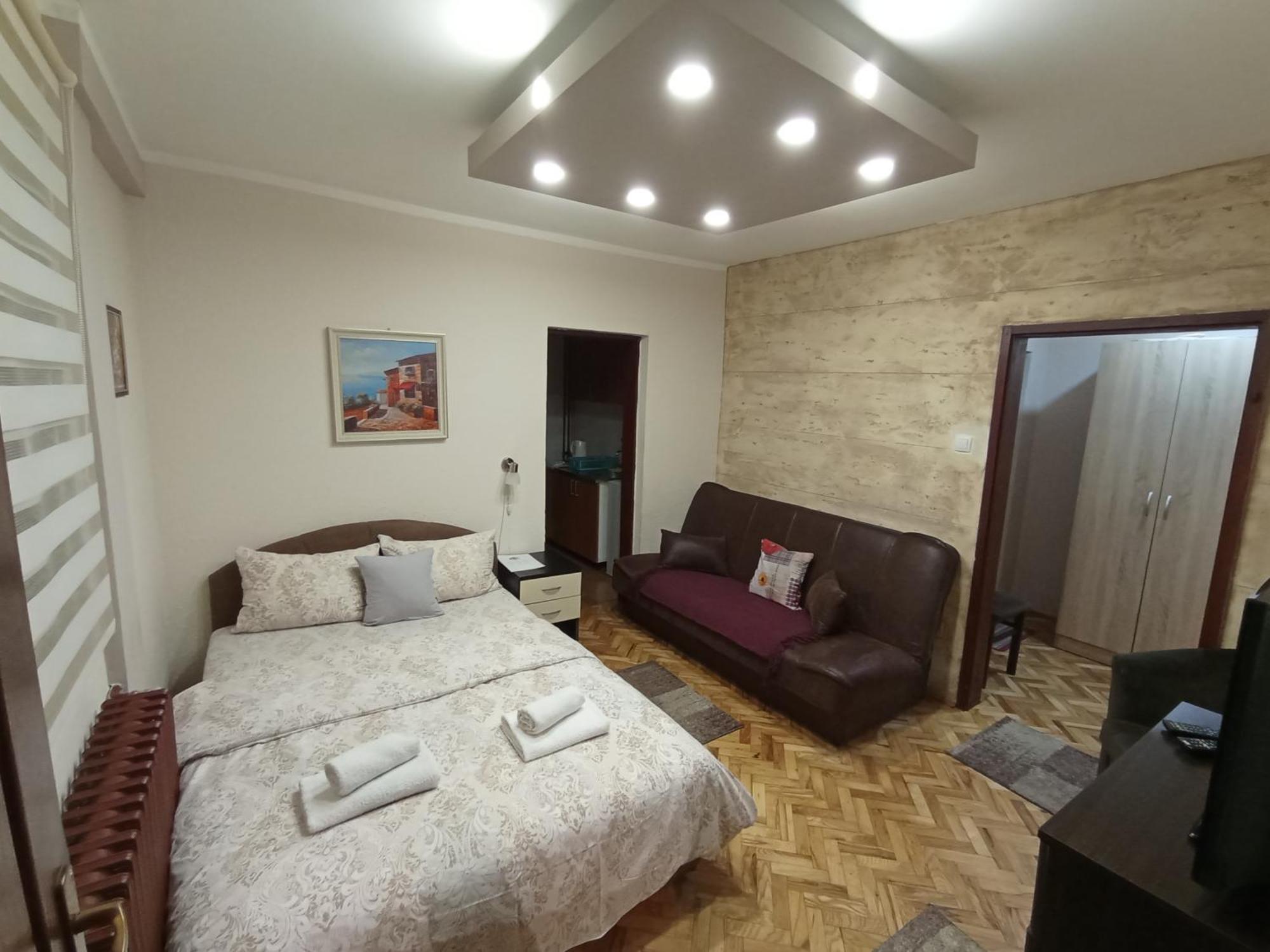 Apartments & Rooms -Mdl Lazic Belgrado Esterno foto