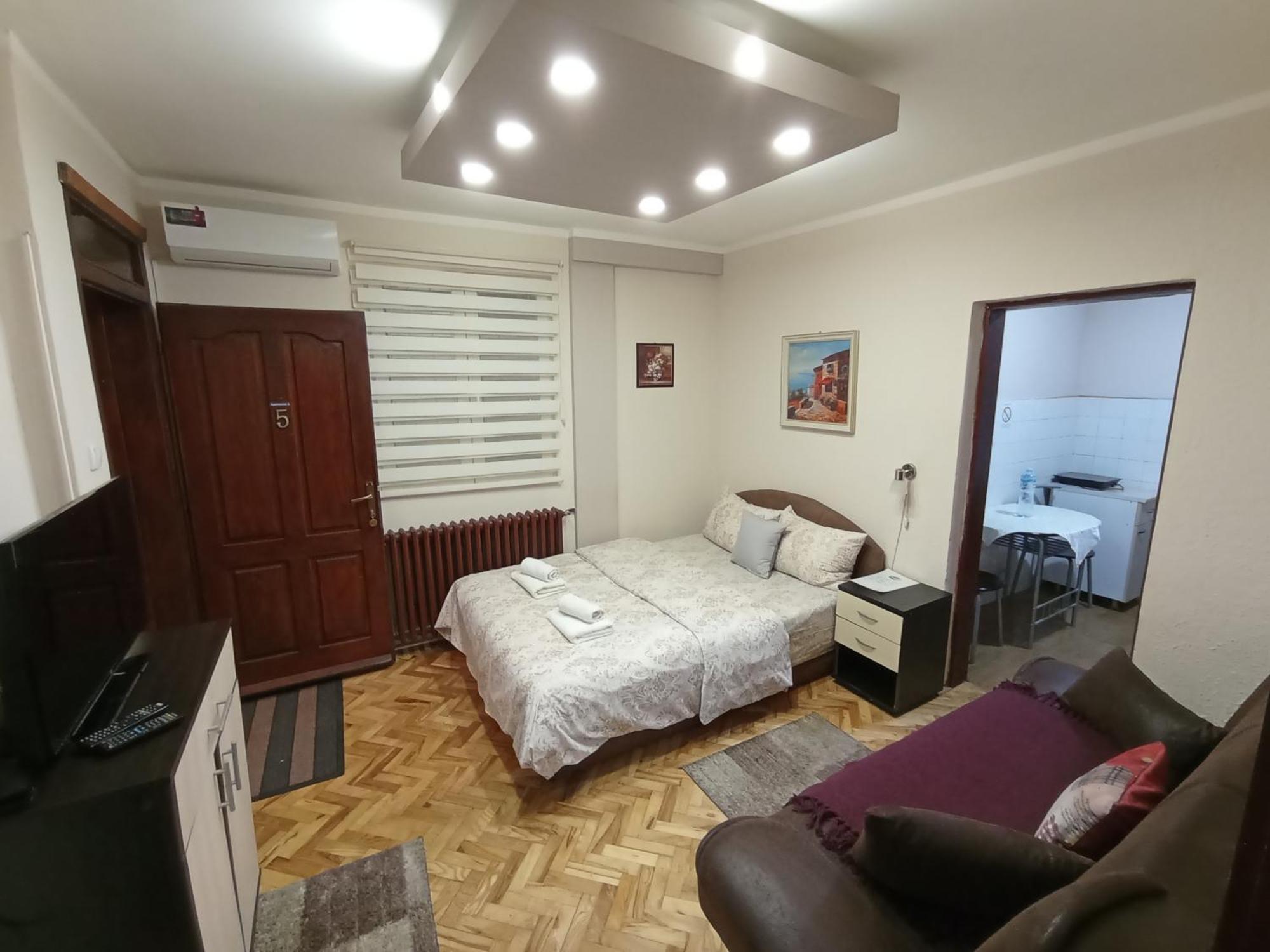 Apartments & Rooms -Mdl Lazic Belgrado Esterno foto