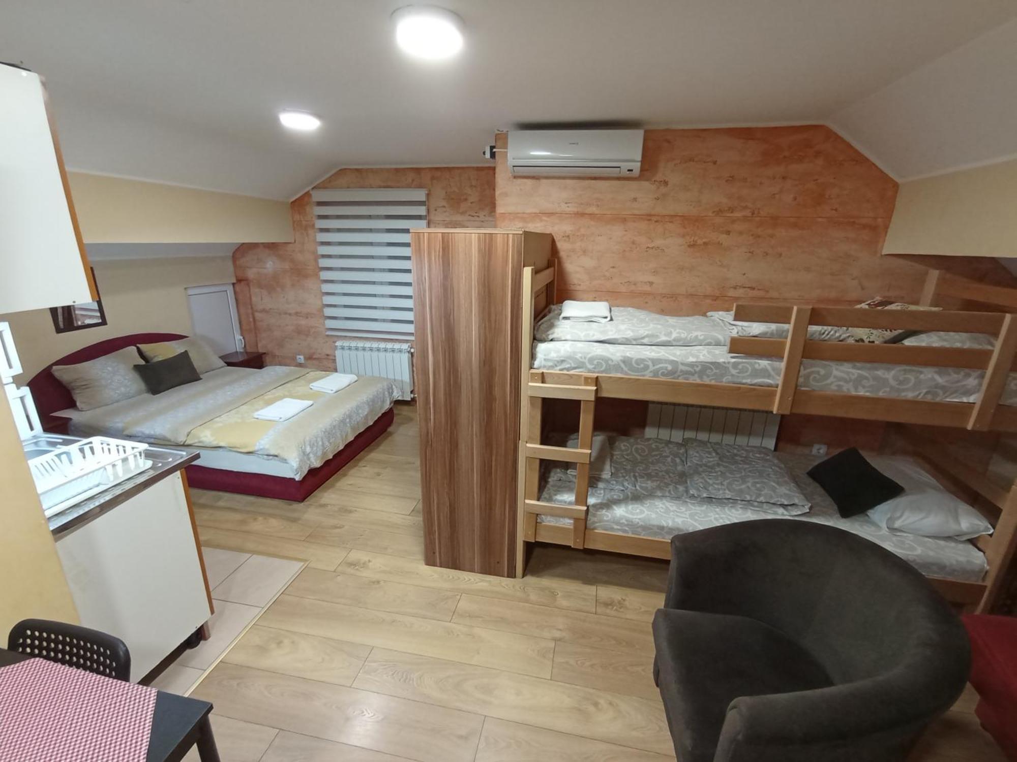 Apartments & Rooms -Mdl Lazic Belgrado Esterno foto