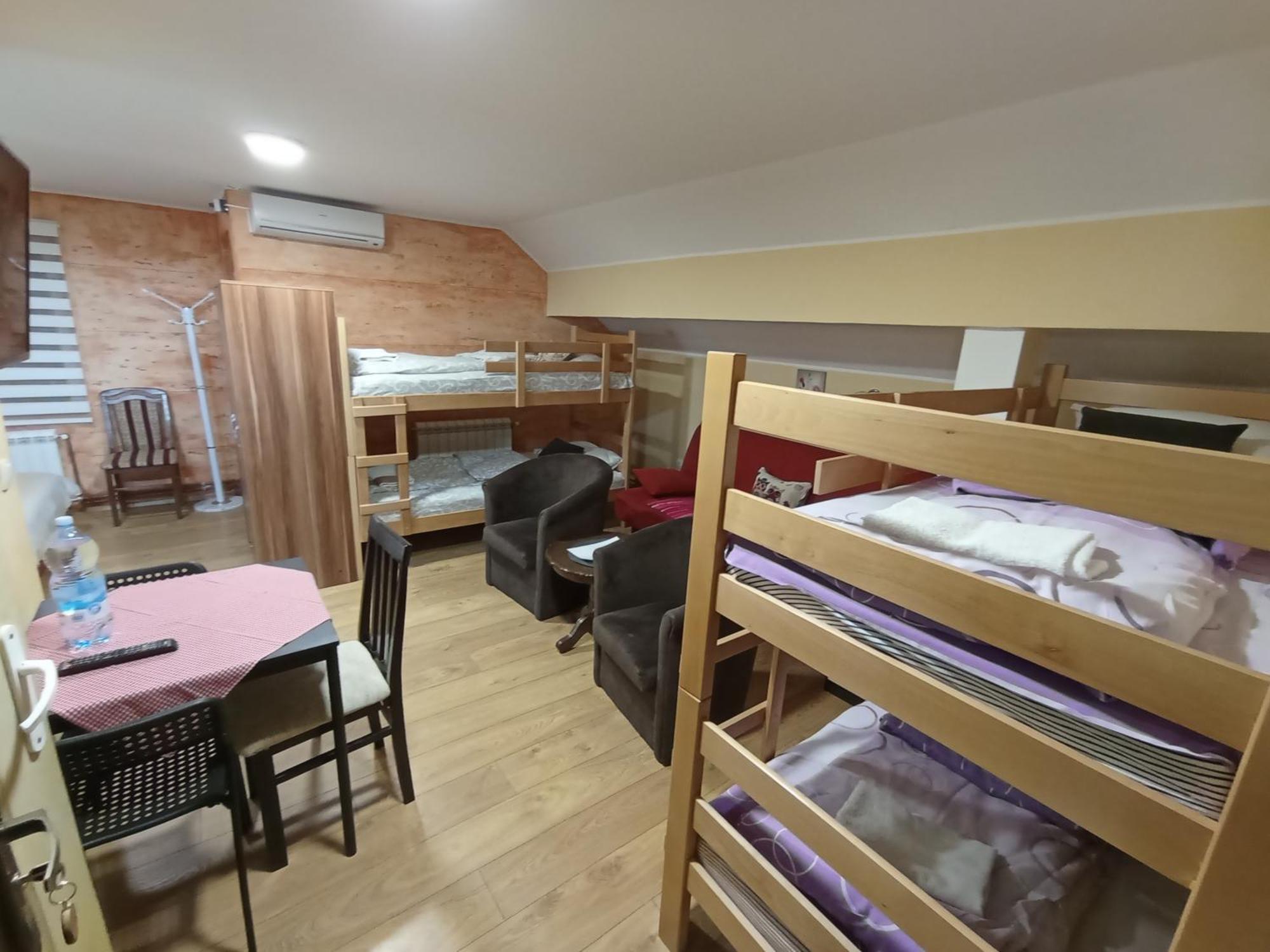 Apartments & Rooms -Mdl Lazic Belgrado Esterno foto