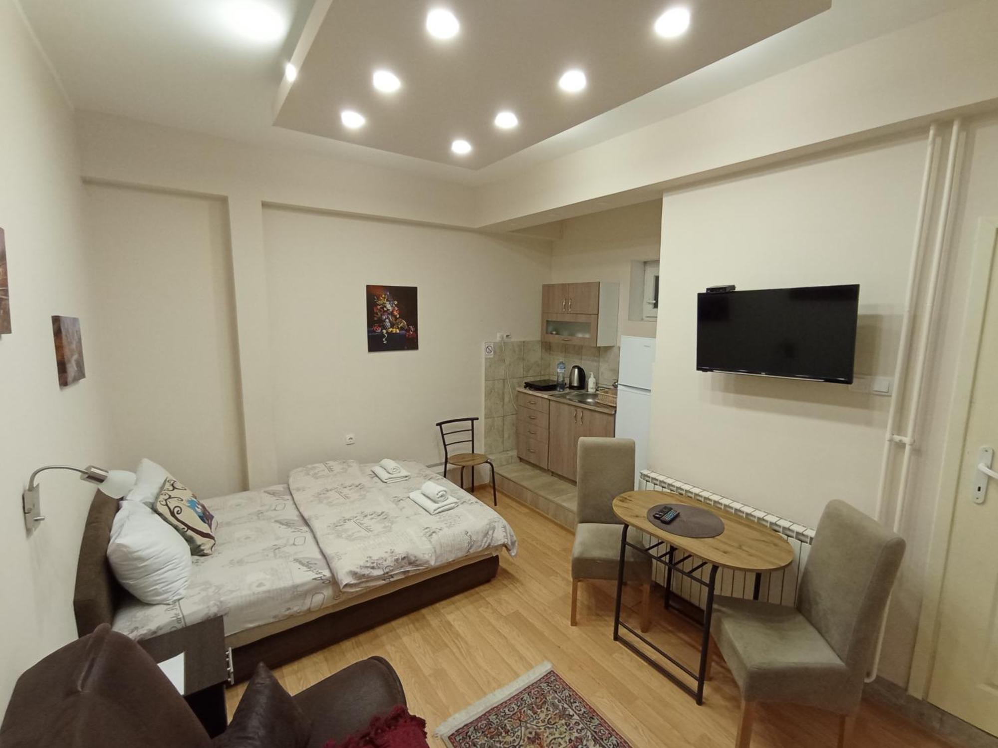 Apartments & Rooms -Mdl Lazic Belgrado Esterno foto
