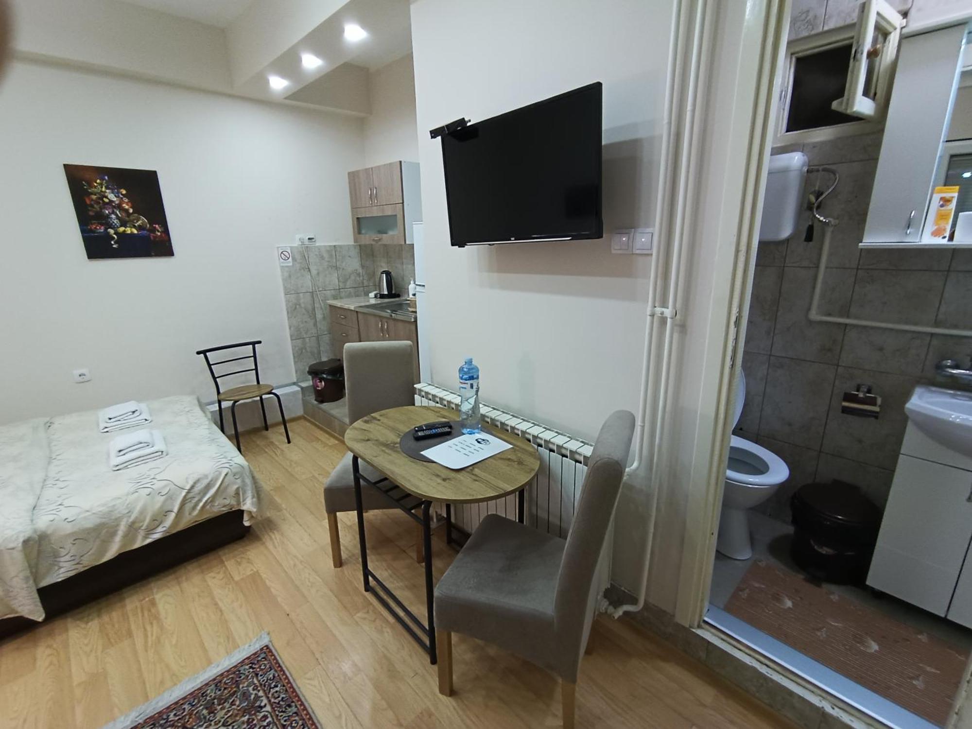 Apartments & Rooms -Mdl Lazic Belgrado Esterno foto