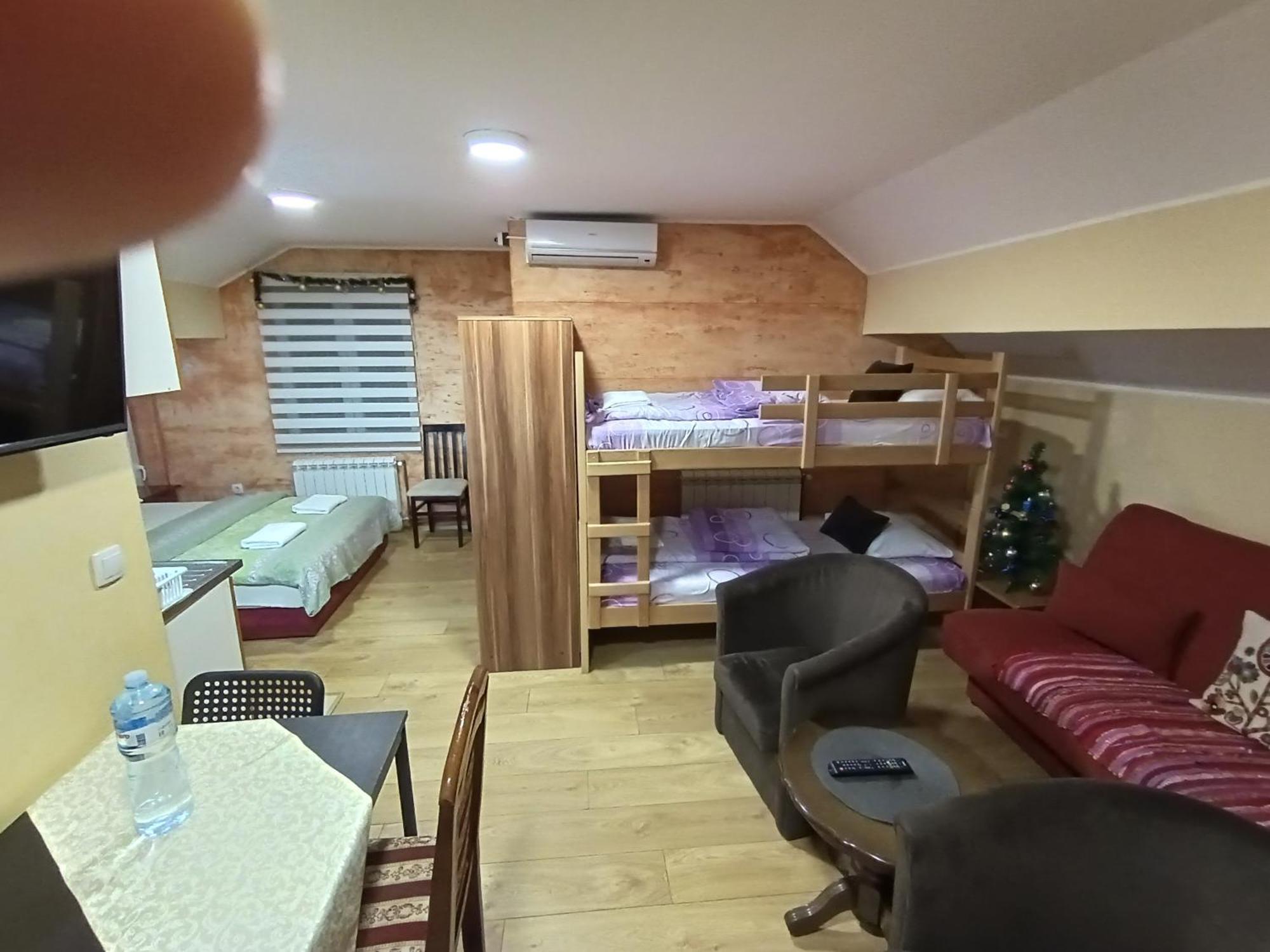 Apartments & Rooms -Mdl Lazic Belgrado Esterno foto