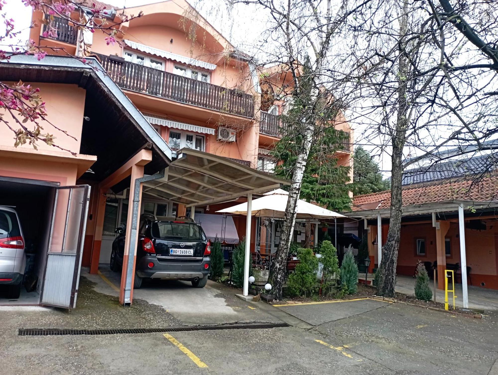 Apartments & Rooms -Mdl Lazic Belgrado Esterno foto