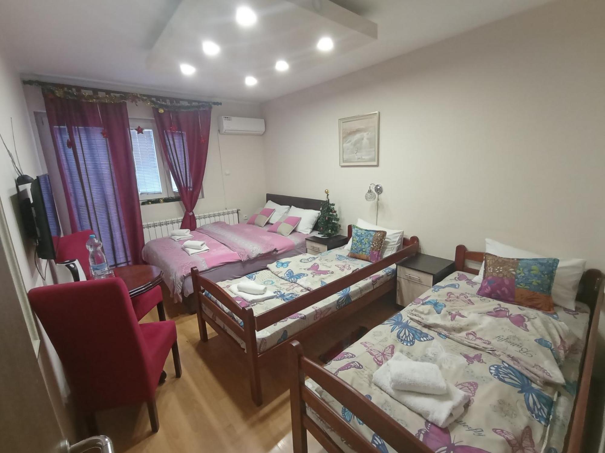 Apartments & Rooms -Mdl Lazic Belgrado Esterno foto