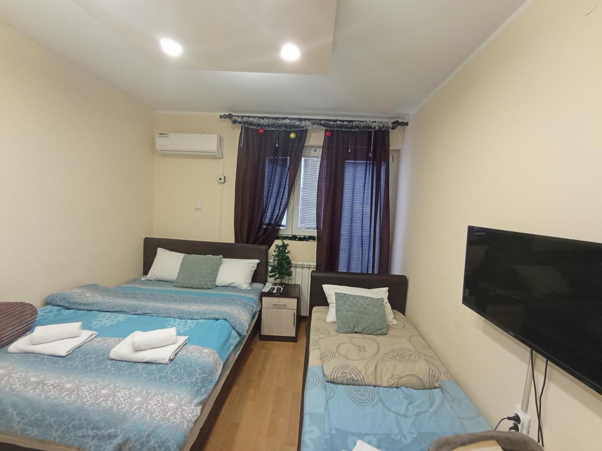 Apartments & Rooms -Mdl Lazic Belgrado Esterno foto